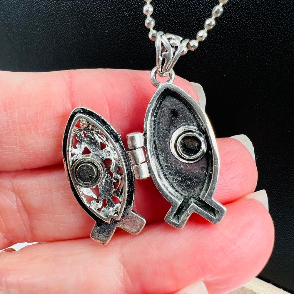 Vintage Silvertone fish cross open pendant necklace - Picture 7 of 11